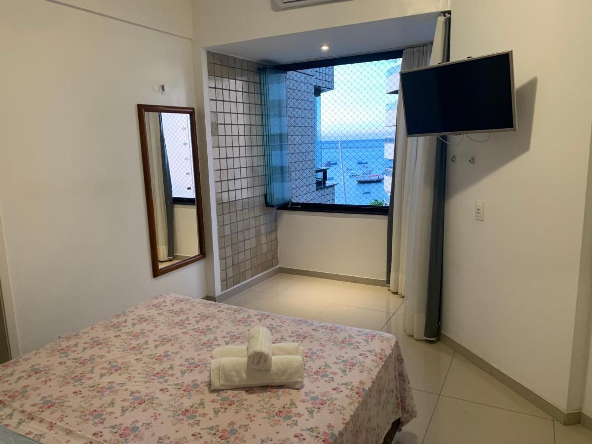 Apartamento com Vista Parcial Mar