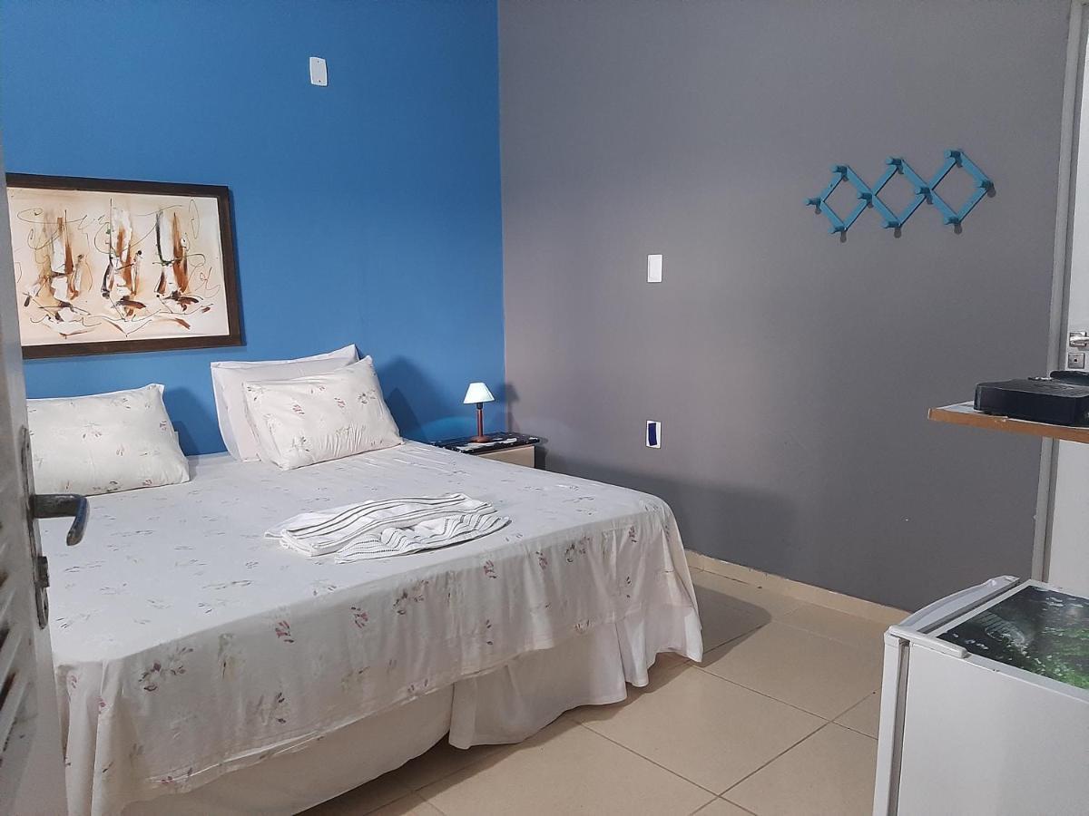 Quarto com Cama King-size e Vista do Jardim