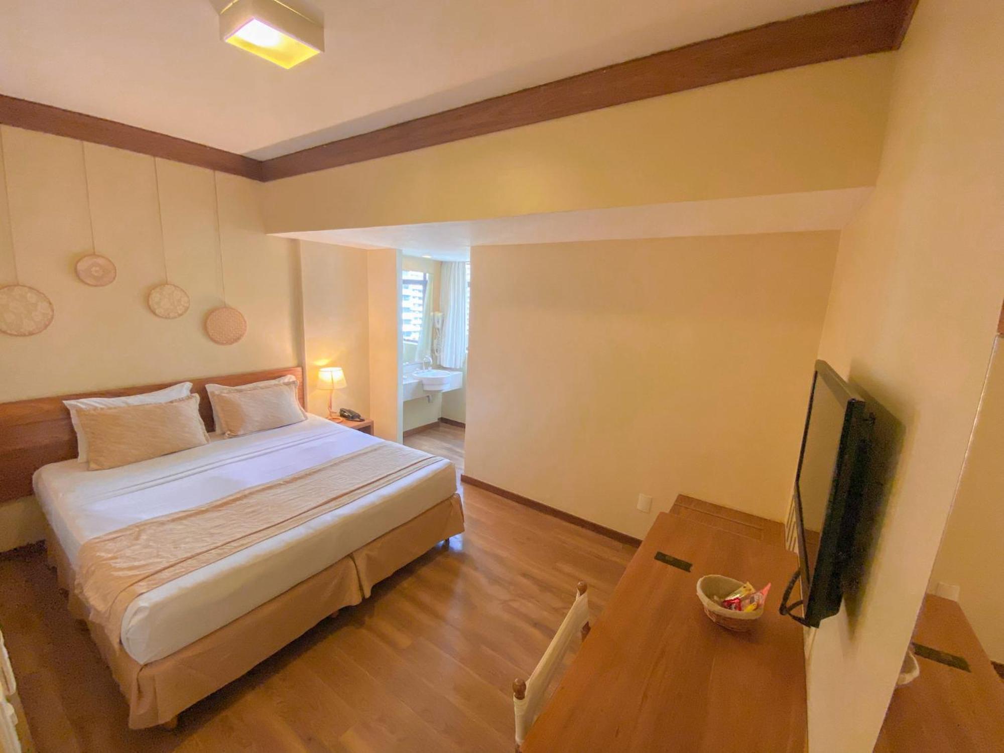 Standard Room,1212306307:JPEG