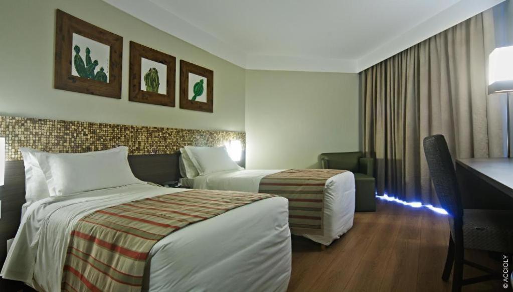 Quarto Clássico com 2 Camas de Solteiro