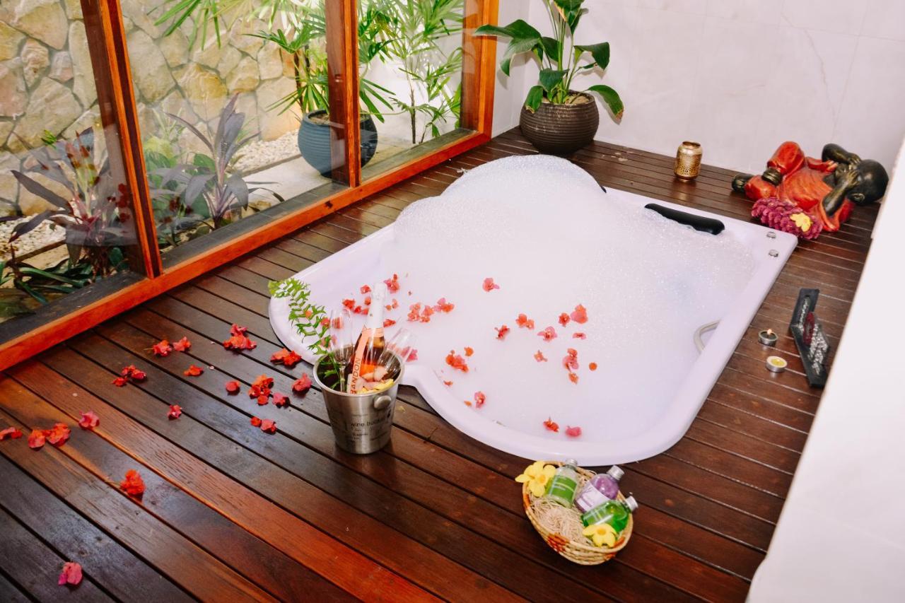 King Suite Spa Bath,1499144689:JPEG