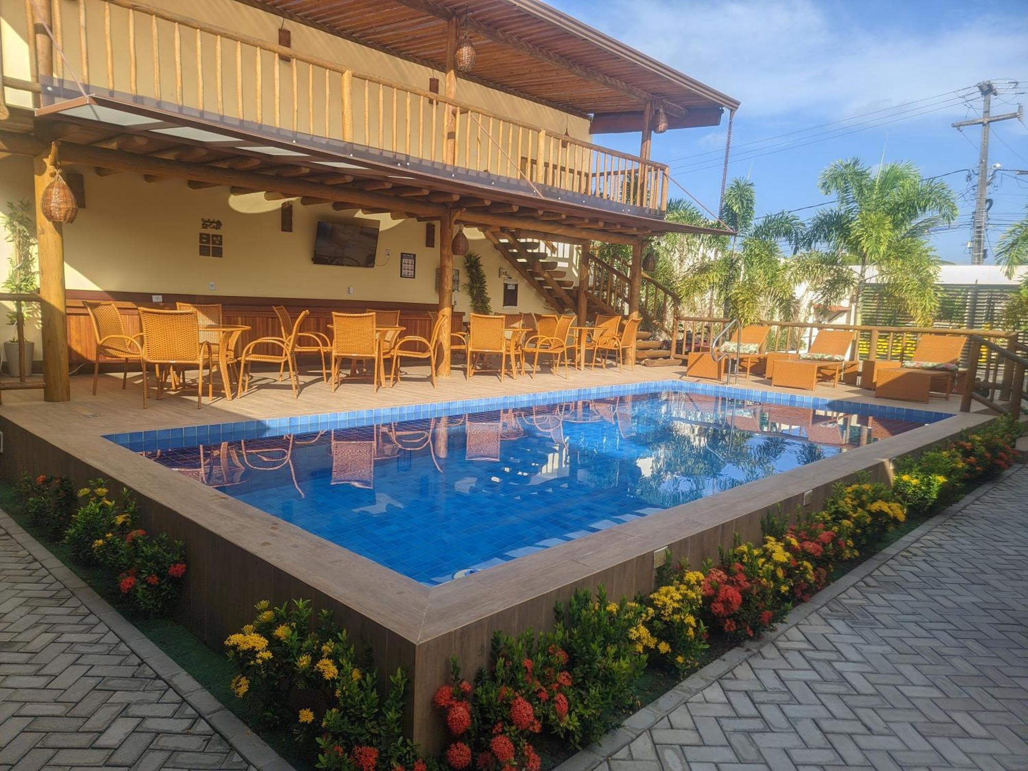 Quarto Deluxe com Cama de Casal ou 2 de Solteiro e Banheira de Hidromassagem