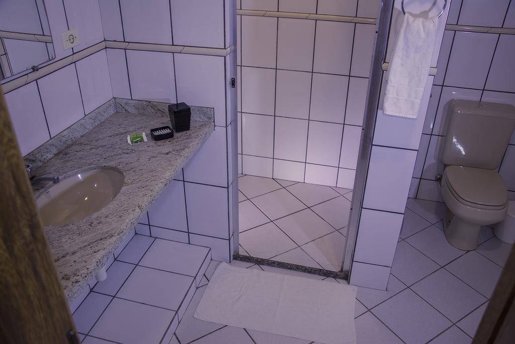 Quarto Grande com Cama de Casal ou 2 de Solteiro