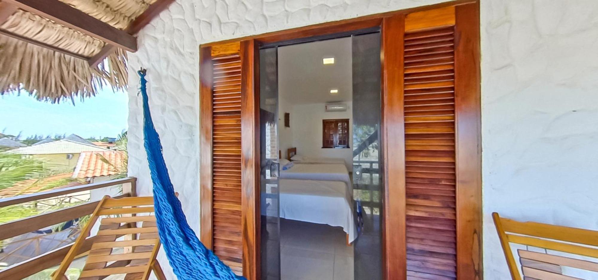 Quarto Quádruplo com Vista do Mar.