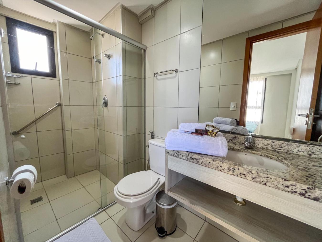 Habitación con cama grande