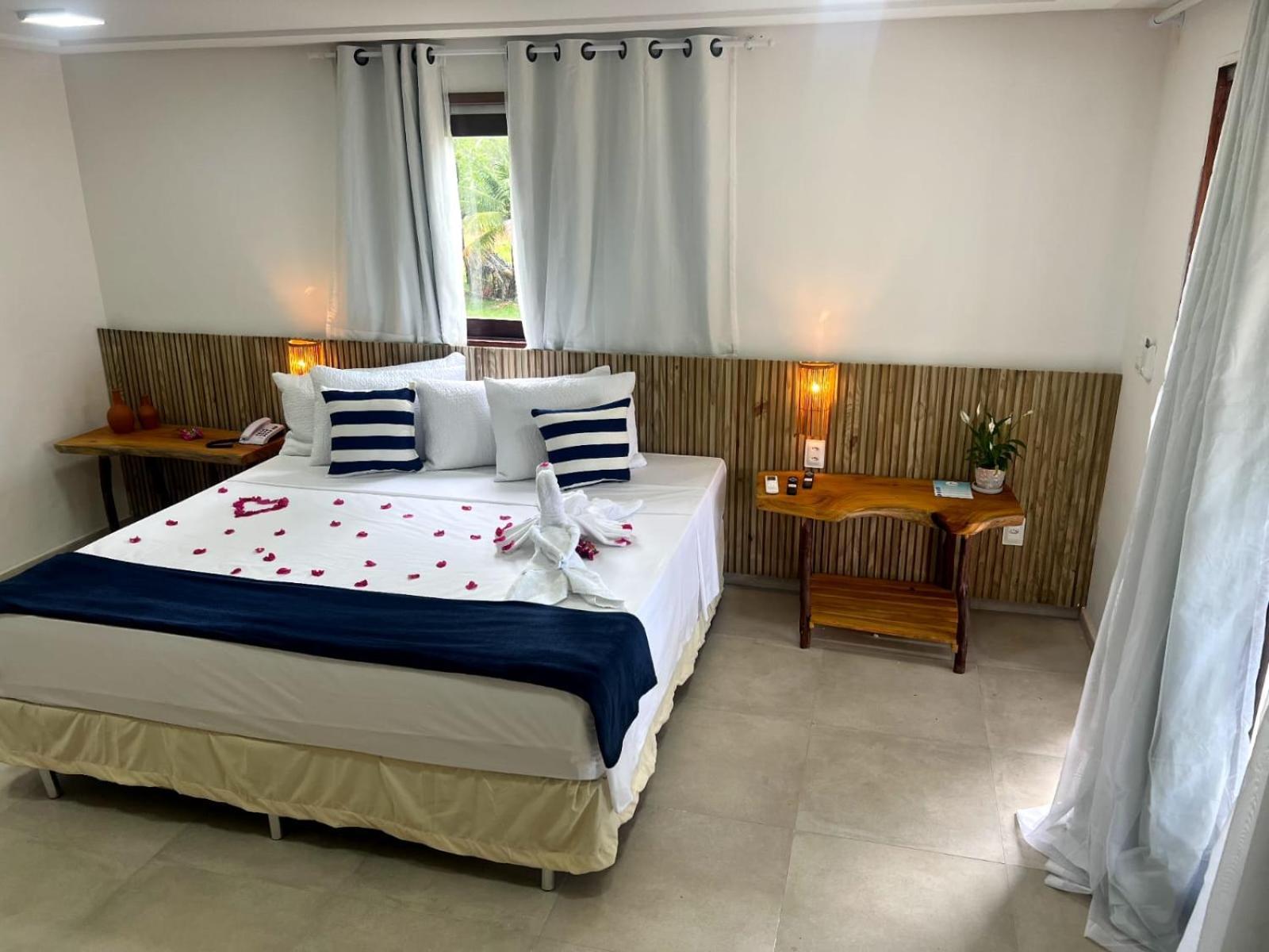 Quarto com Cama Queen-size e Banheira de Hidromassagem