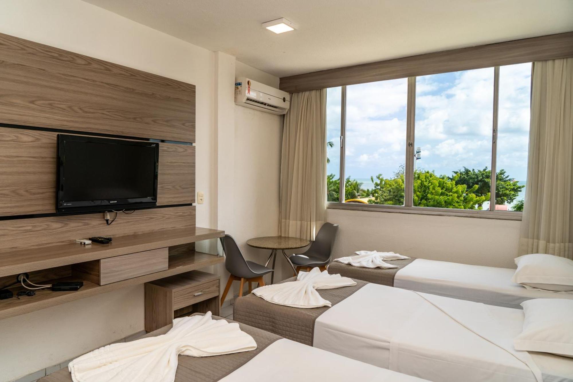 Quarto Triplo com Vista Mar Parcial