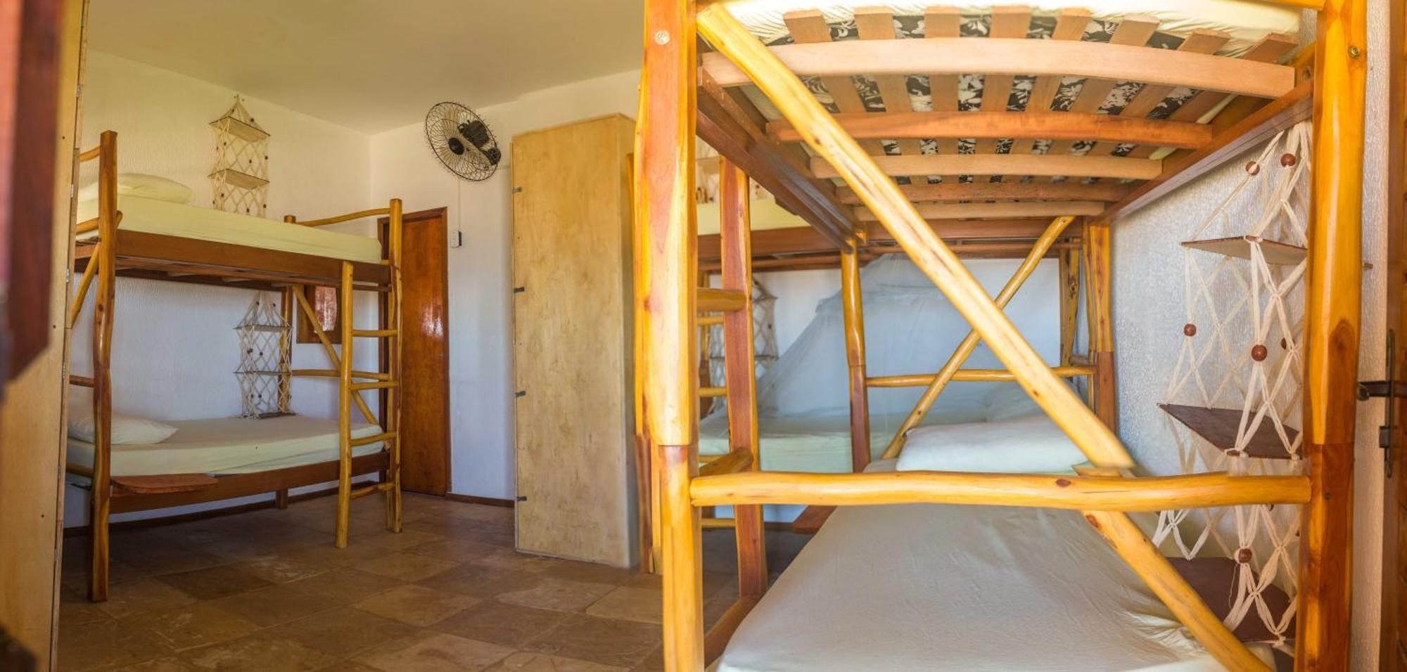 Cama em Dormitório Misto com 6 Camas