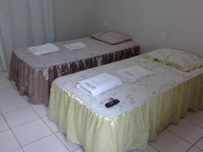 Quarto com 2 Camas de Solteiro e Ar-Condicionado