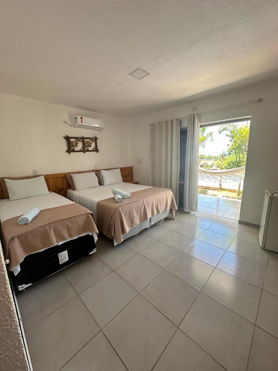 Quarto Triplo com Vista para a Piscina