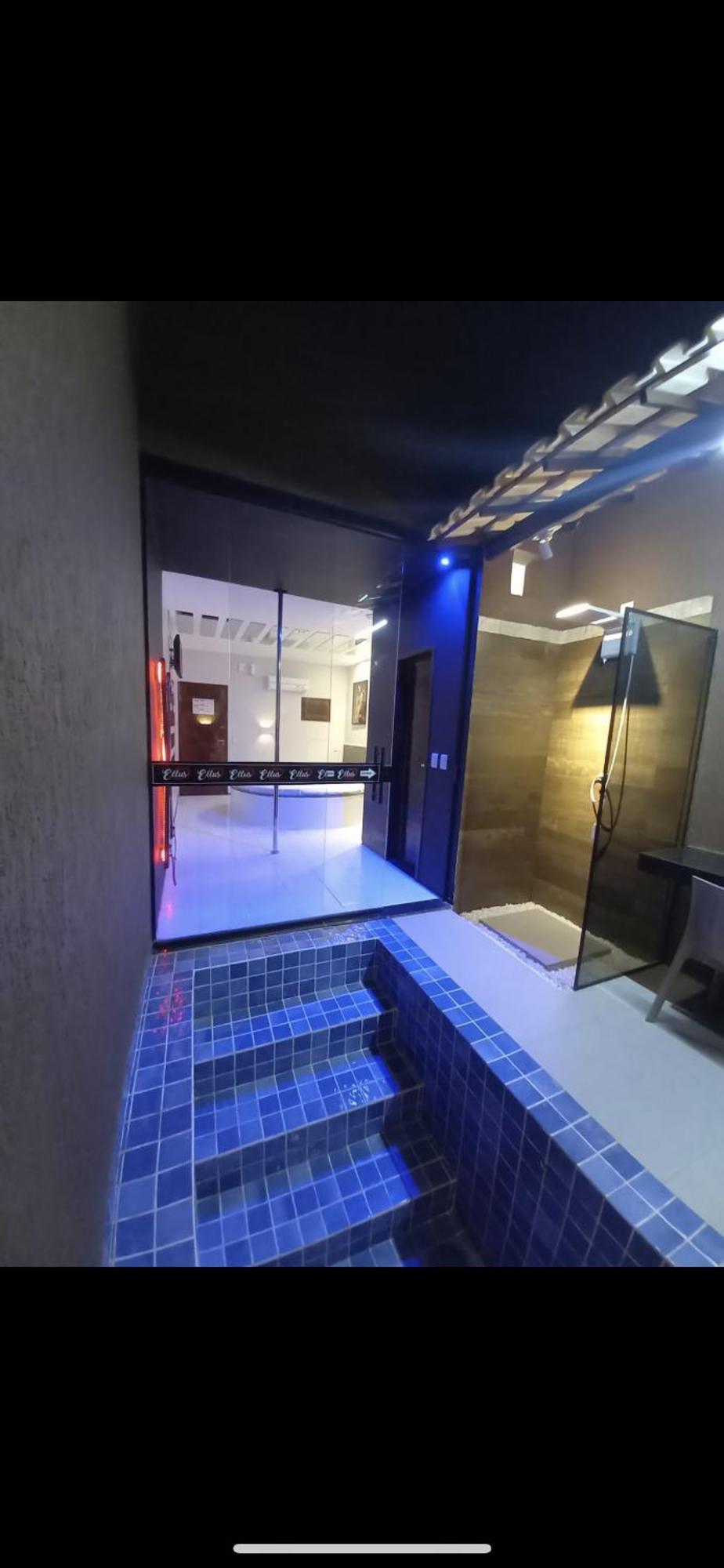Suíte com Piscina Privativa