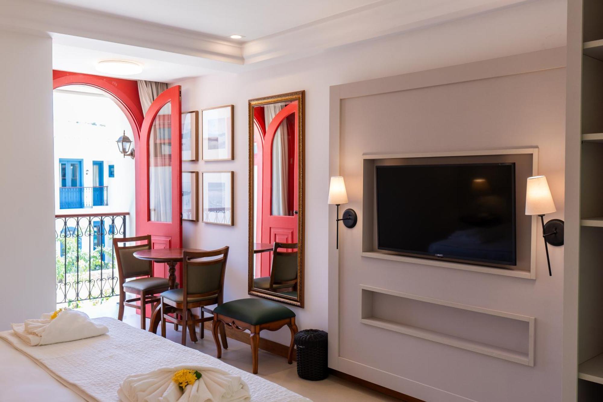 Double Room with Pool View,1609823403:JPEG