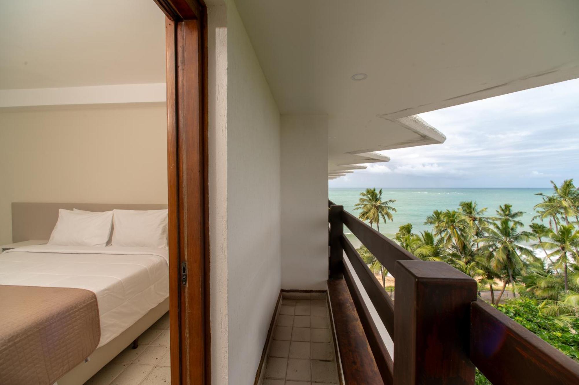 Premium Family Apartment - Split Level with Balcony and Front Sea View with living room