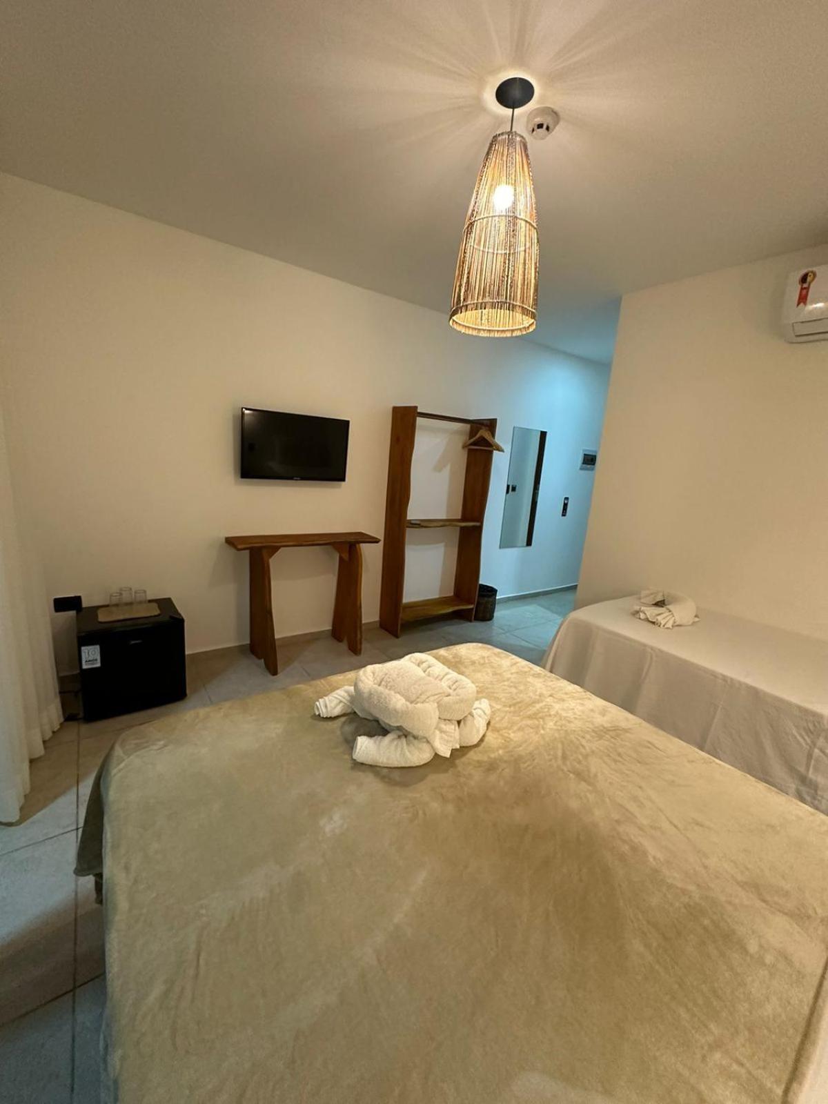 Quarto Triplo com Vista para a Piscina