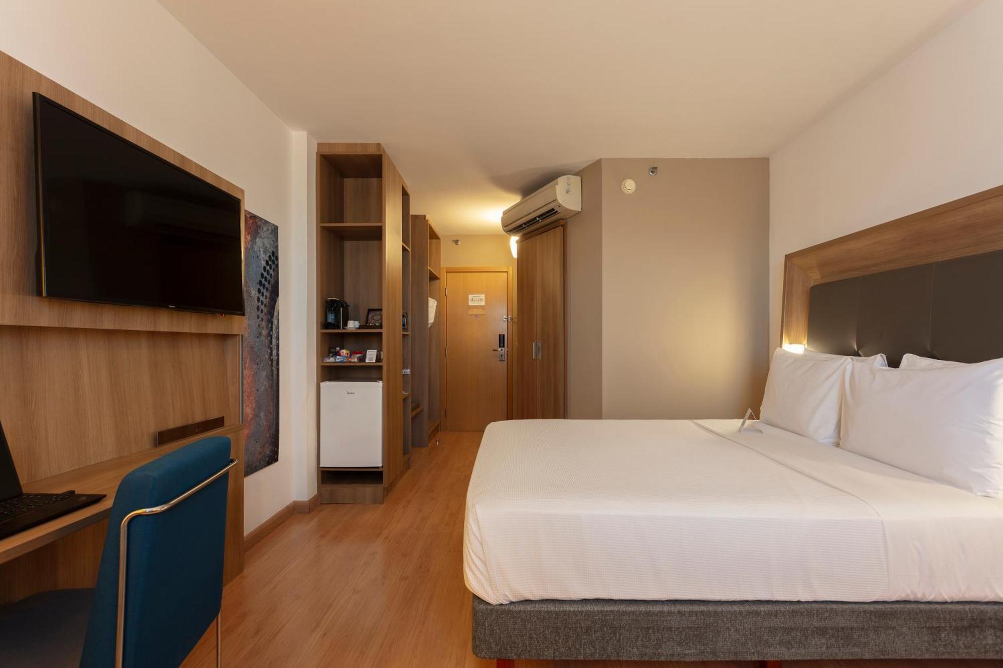 Superior Queen Room with Sofa Bed - Non-Smoking
