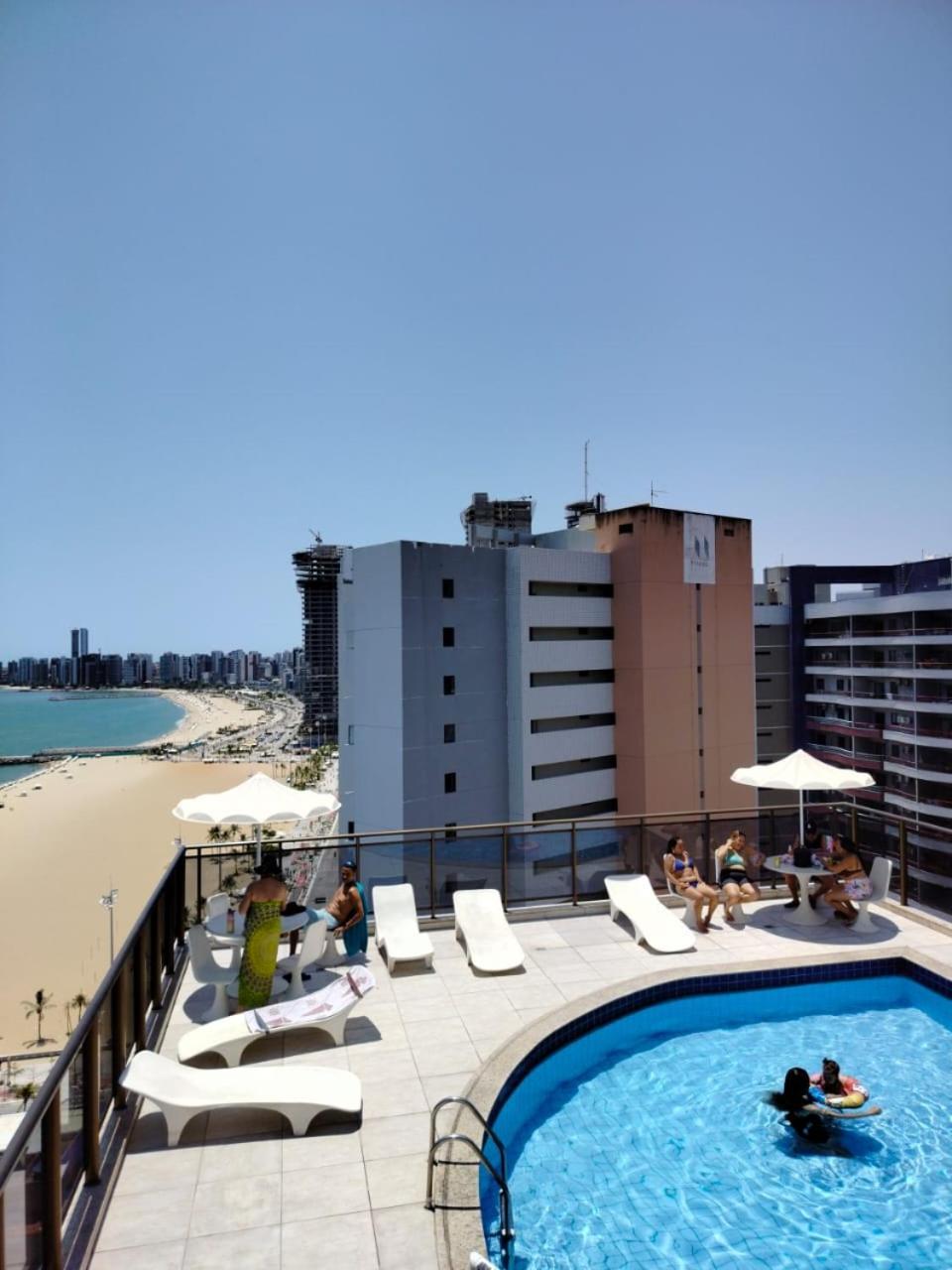 Apartamento com 2 Quartos e Vista Mar