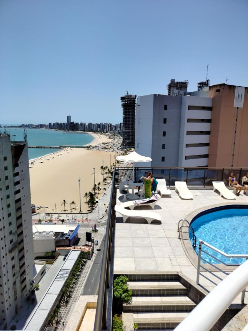Apartamento com 2 Quartos e Vista Mar