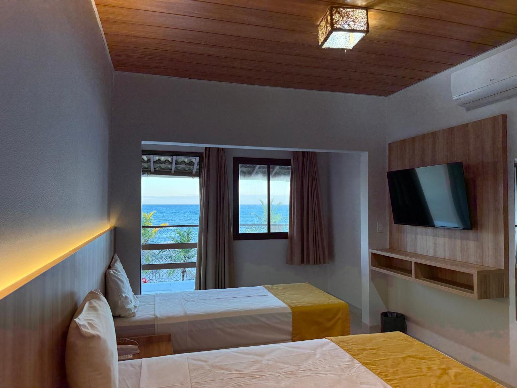 Quarto Quádruplo com Vista do Mar.