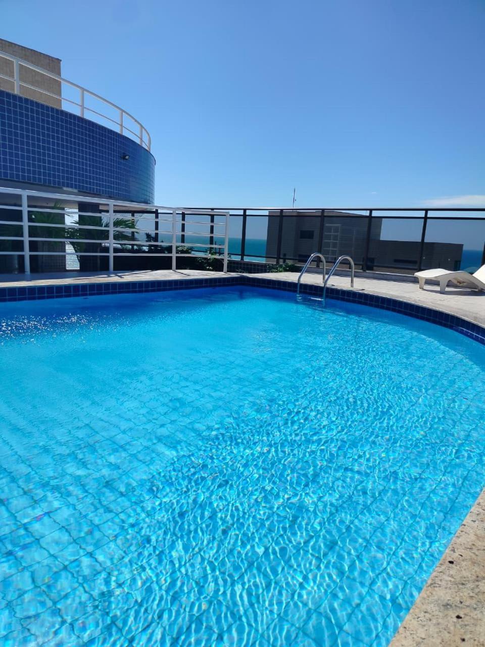Apartamento com 2 Quartos e Vista Mar