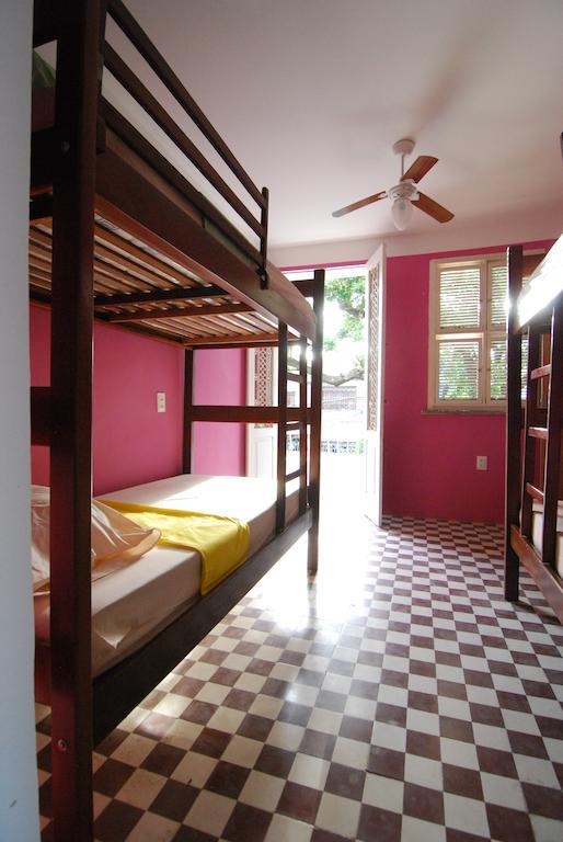 Cama num Dormitório com 8 Camas