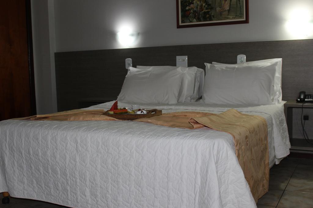 Quarto com Cama Queen-size