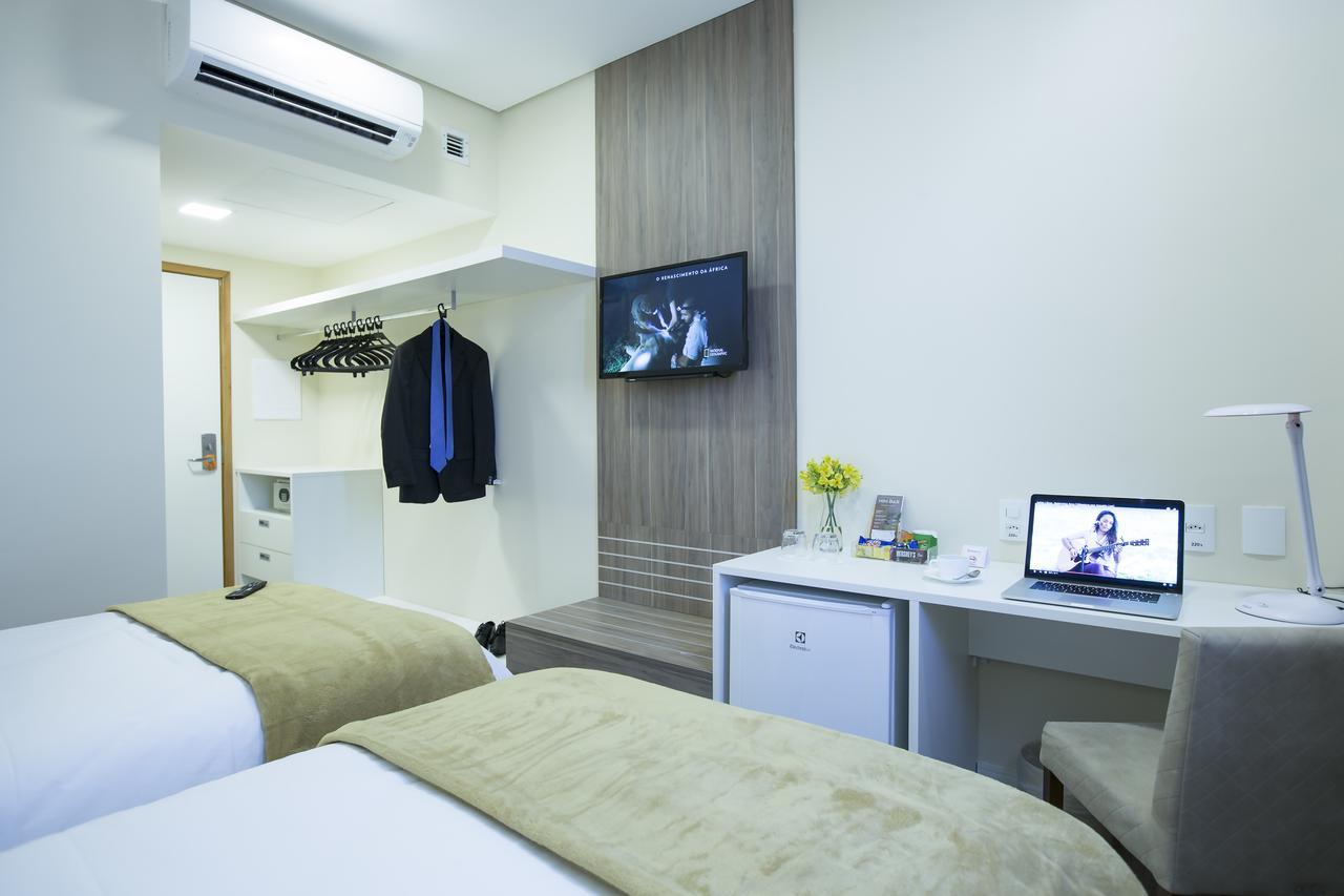 Quarto superior de luxo com 2 camas de solteiro e 1 sofá-cama