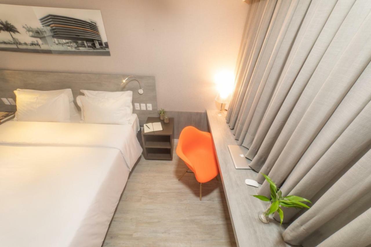 Quarto duplo standard com cama king-size