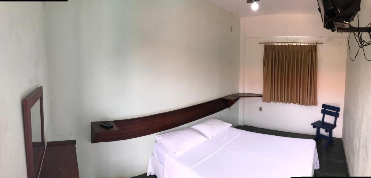 Quarto com Cama de Casal ou 2 de Solteiro e Banheiro Privativo