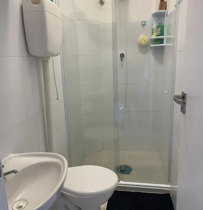 Quarto Proximo Aos 3 Circuitos Do Carnaval! Lindo, Confortavel E Com Varanda!-1