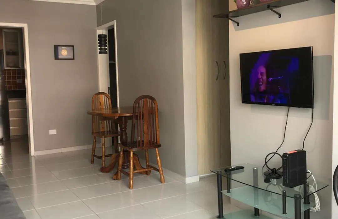 Apt A 150M Da Melhor Faixa De Praia Da Ponta Verde Com 2 Quartos 2 Banheiros Cozinha Sala De Estar Garagem Coberta 2 Elevadores Portaria 24H Recentemente Reformado Acomoda Ate 5 Pessoas-1