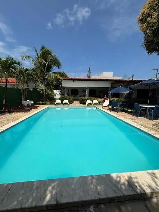 Ampla casa de 3 quartos com piscina-1