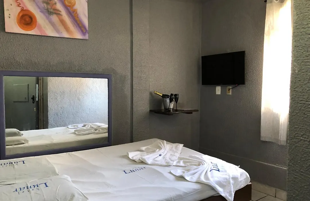Hotel Lunar-1