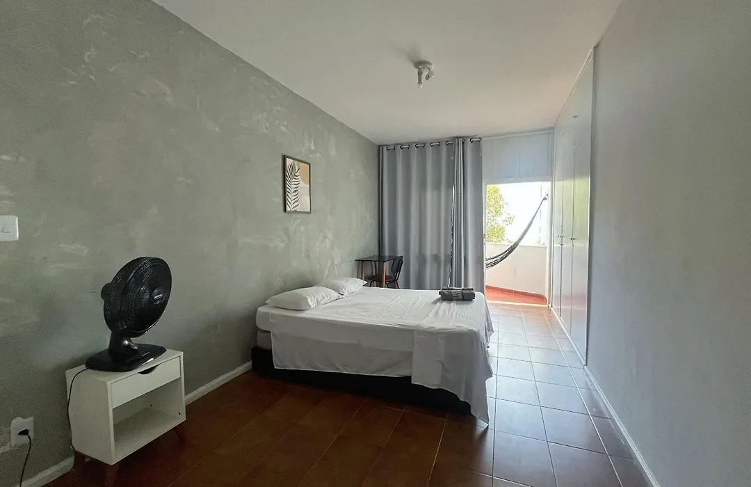 Quarto com varanda privada a 160 metros da Praia do Farol da barra lll-1