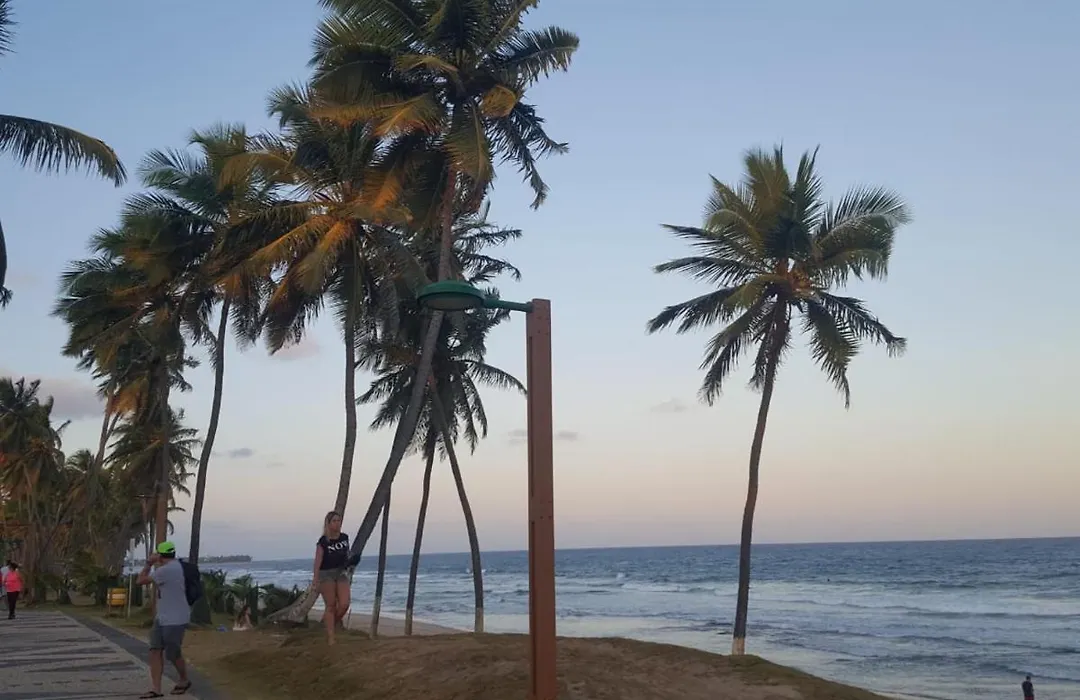 1/4 Mobiliado Em Frente À Praia, Em Salvador Bahia-1