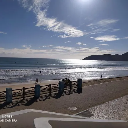 Confortável apartamento de 2 quartos para 5 pessoas, totalmente mobiliado, com wifi e netflix, localizado a uma quadra do calçadão da Praia de Ponta Neg,ra, prédio com piscina, churrasqueira e portaria virtual e eletrônica 24 horas-3
