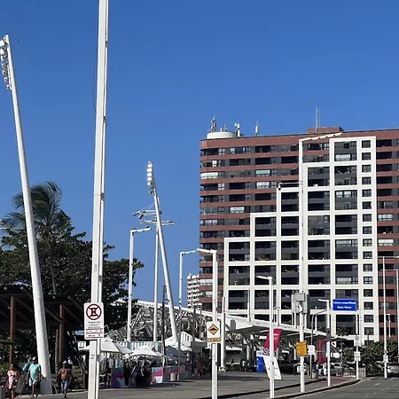 Particular Iate Plaza-2