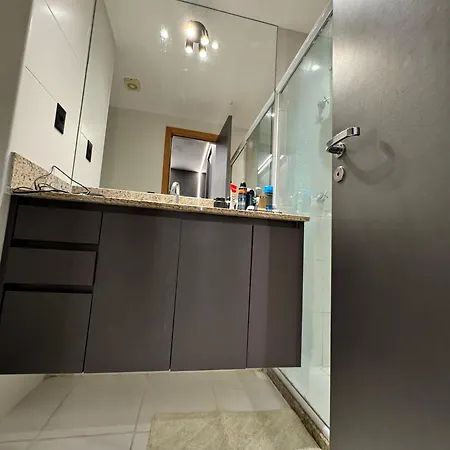 Apto Luxo Com Tela 75 De Cinema No Quarto-3