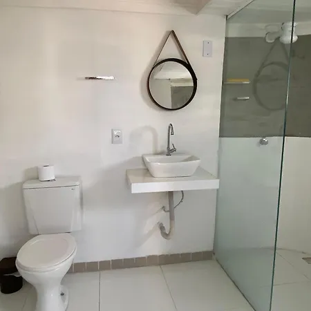 Quarto com varanda privada a 160 metros da Praia do Farol da barra lll-3